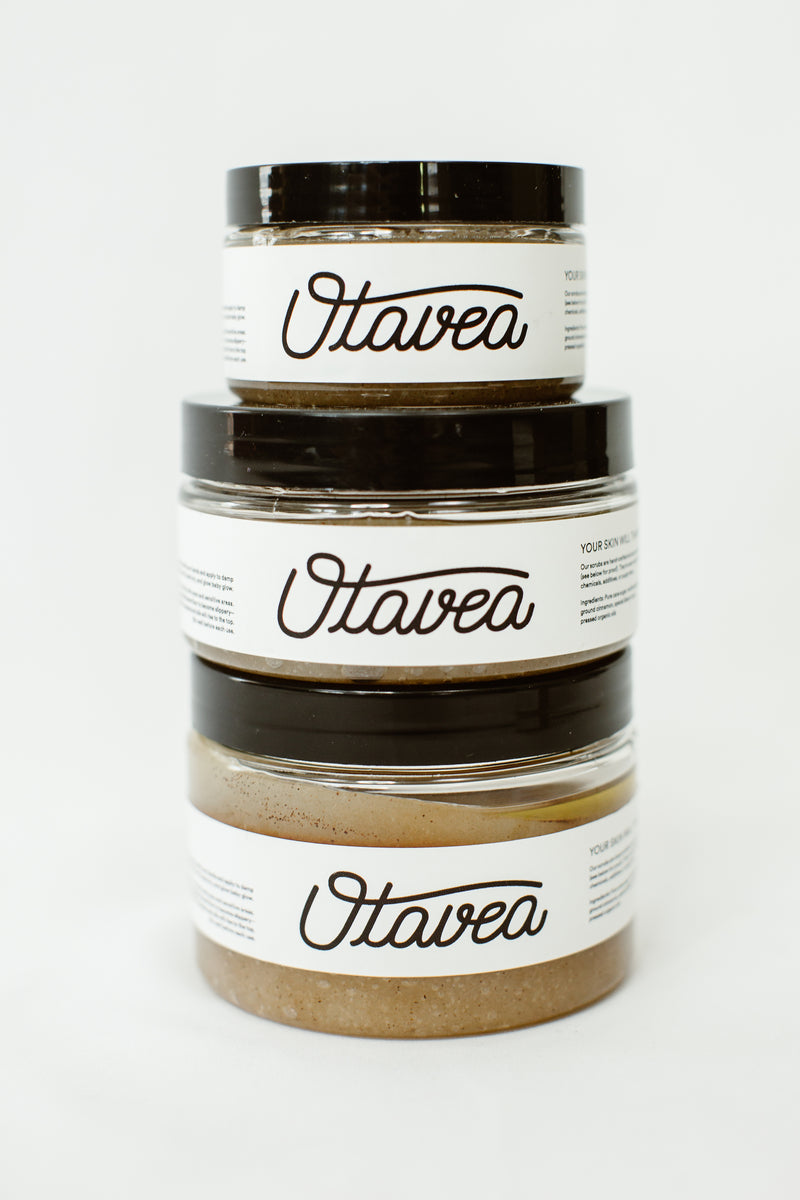 Size comparison of jars of Vanilla Body Scrub from Otavea