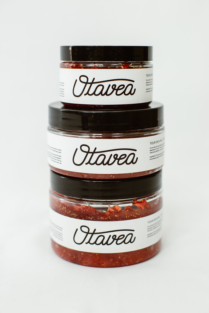 Size comparison between jars of Strawberry Body Scrub from Otavea